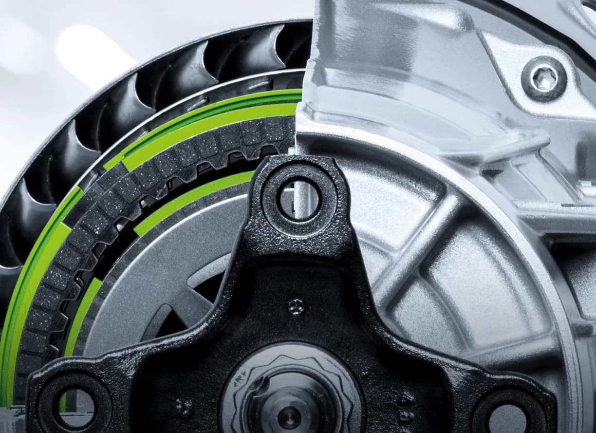A cutaway of a car transmission with Benzing rings highlighted in green